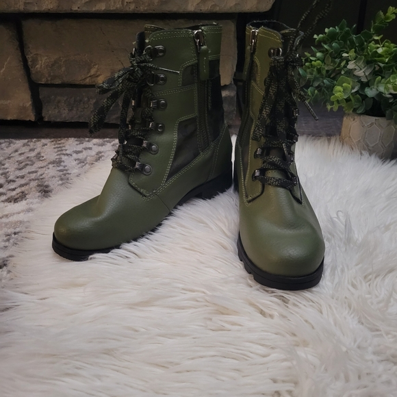 SOREL - YOUTH UNISEX YOUTH EMELIE CONQUEST NON SHELL BOOT SIZE 5